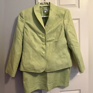 Le Suit Women's Light Green Skirt Suit